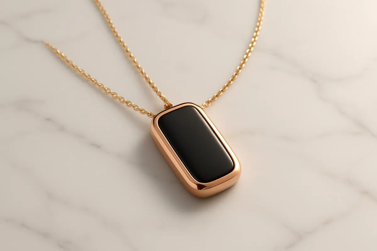 תליון חכם שמקליט רק אותך — מהנדסת אפל לשעבר גייסה $5 מיליון לגאדג׳ט שפותר את בעיית הפרטיות